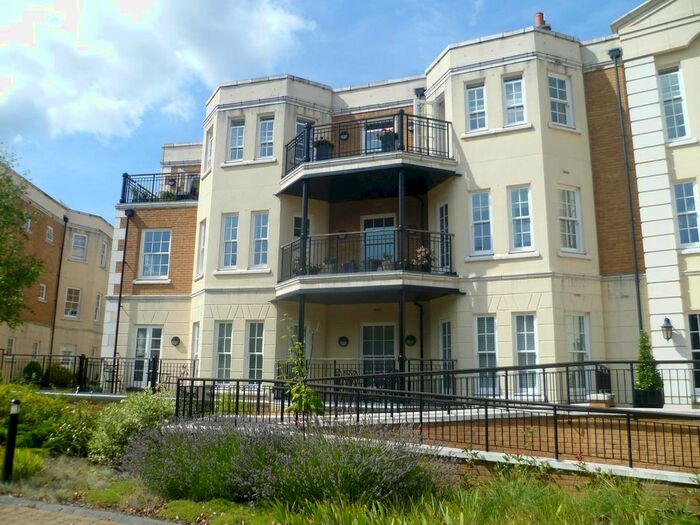 2 Bedroom Flat To Rent In Westerham Road, Keston, Kent, BR2