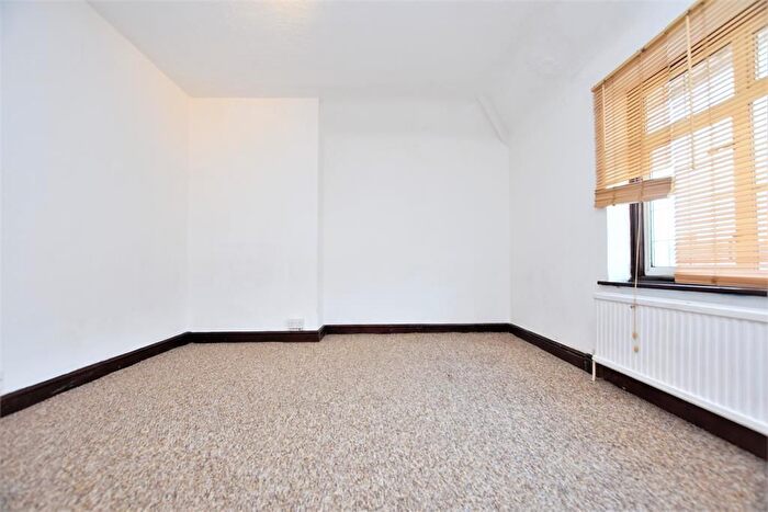2 Bedroom End Of Terrace House To Rent In Wren Road, Dagenham, RM9