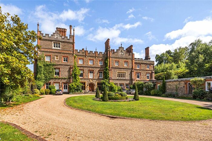 3 Bedroom Apartment For Sale In Albury Park, Albury, Guildford, Surrey, GU5