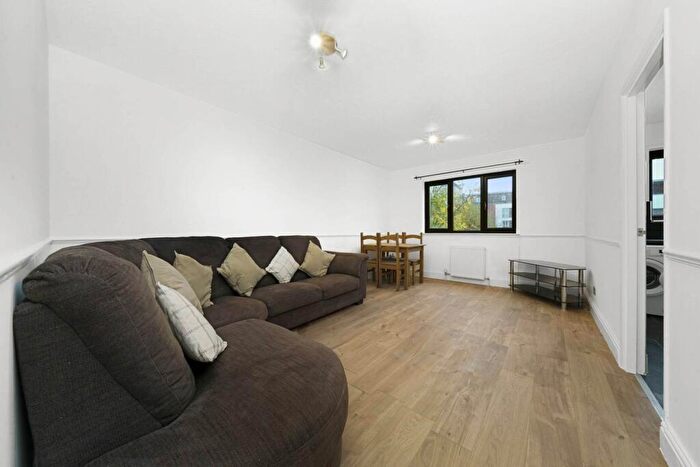 1 Bedroom Flat For Sale In Hewison Street, Bow, London, E3