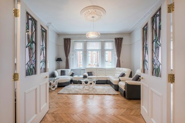 3 Bedroom Flat To Rent In Carlisle Place, London, SW1P