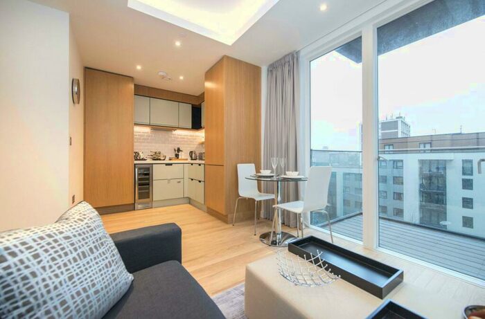 Flat To Rent In Park Vista Tower, Wapping Lane, London, E1W
