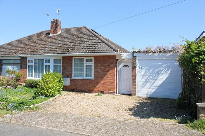 2 Bedroom Semi-Detached Bungalow For Sale In Foxhunter Drive, Oadby, LE2