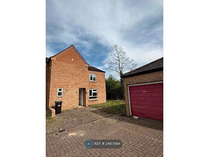 4 Bedroom Semi-Detached House To Rent In Polmartin Court, Fishermead, Milton Keynes, MK6
