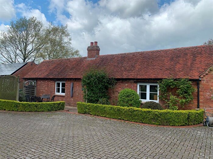 1 Bedroom Barn Conversion To Rent In Long Itchington - All Inclusive, CV47