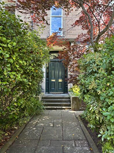 6 Bedroom Semi-Detached House For Sale In Fountainhall Road, EH9