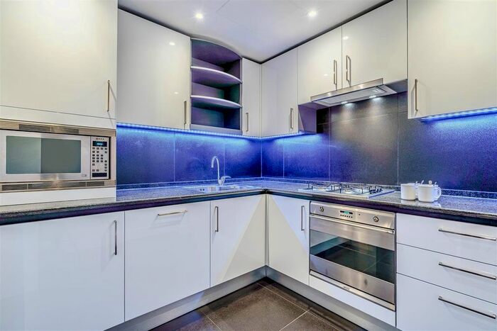 2 Bedroom Flat To Rent In Westferry Circus, Docklands, E14