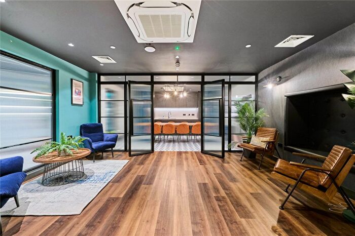 2 Bedroom Flat To Rent In Balham High Road, London, SW12