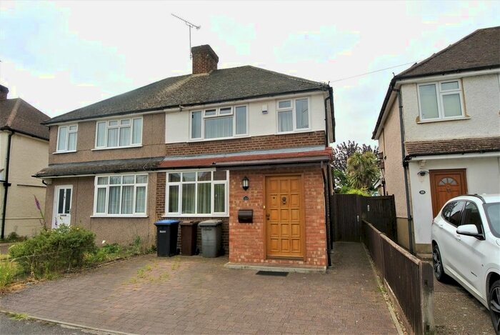 3 Bedroom Property To Rent In Shakespeare Road, Addlestone, KT15