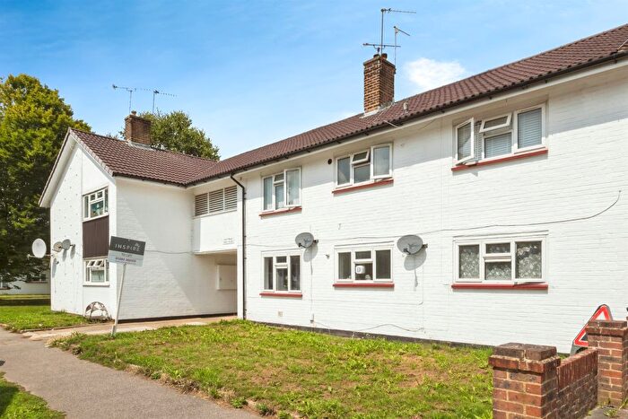 2 Bedroom Maisonette For Sale In Scott Road, Crawley, RH10