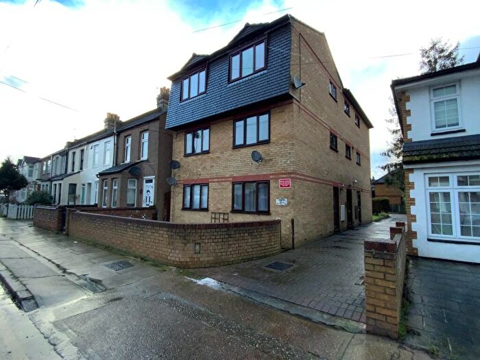 1 Bedroom Flat To Rent In Pretoria Road, Romford, London, RM7