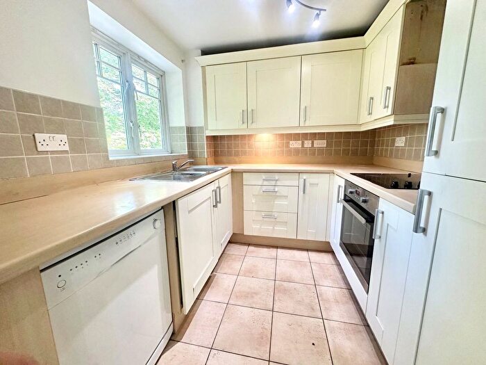 2 Bedroom Flat To Rent In Priory Fields, Watford, Hertfordshire, WD17