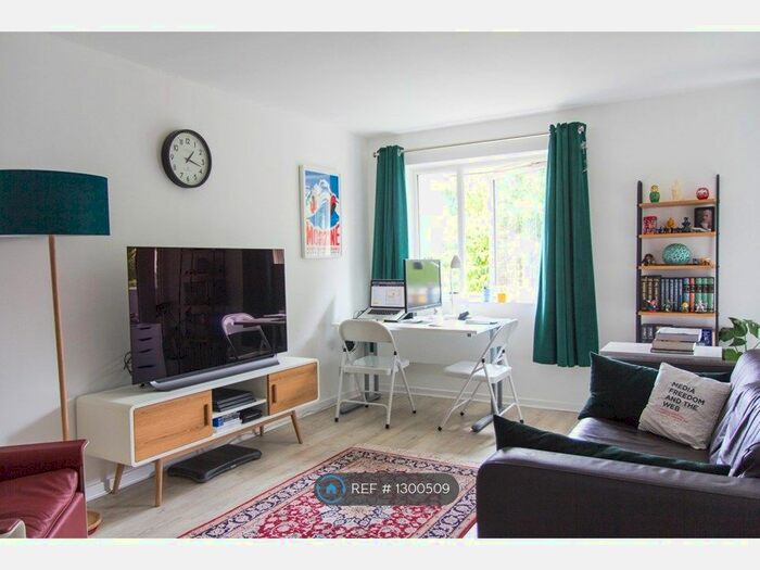 1 Bedroom Flat To Rent In Mile End Road, London, E1