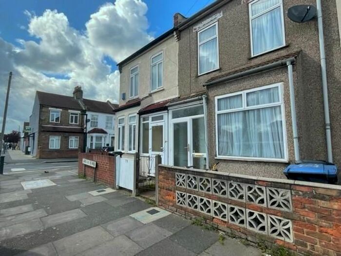 2 Bedroom Property To Rent In Claremont Street, London, N18