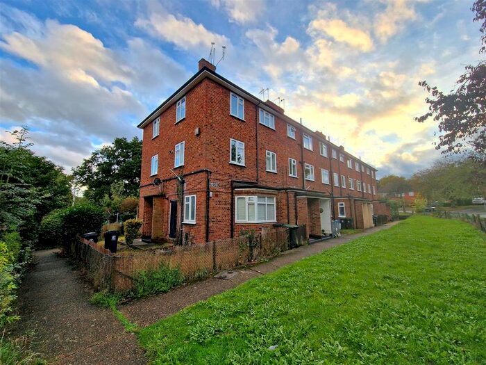 1 Bedroom Flat To Rent In Hillyfields, Loughton, IG10