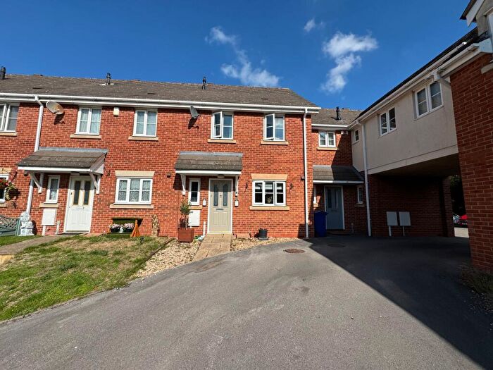 3 Bedroom Terraced House For Sale In Cyclamen Close, Branston, DE14