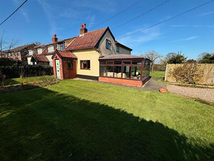 4 Bedroom Cottage For Sale In Lower Farm Road, Ringshall, Stowmarket, IP14