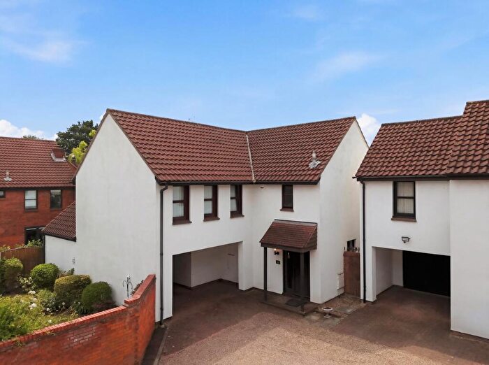 4 Bedroom Detached House For Sale In Avon Way, South Woodford, Redbridge, London, E18