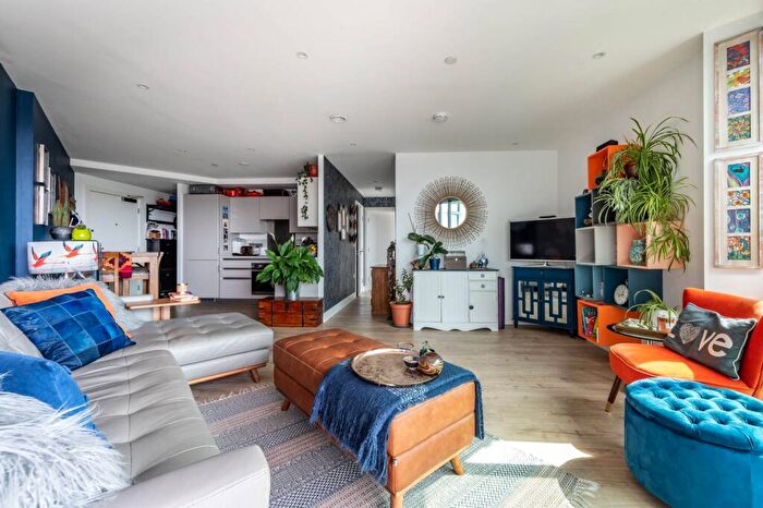 2 Bedroom Flat To Rent In Elephant And Castle, Elephant And Castle, London, SE11