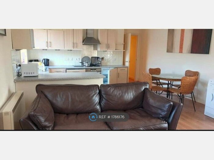 1 Bedroom Flat To Rent In Lidgett Lane, Leeds, LS8
