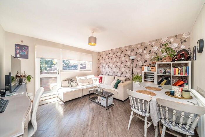 1 Bedroom Flat To Rent In Sandbach Place, Plumstead, SE18