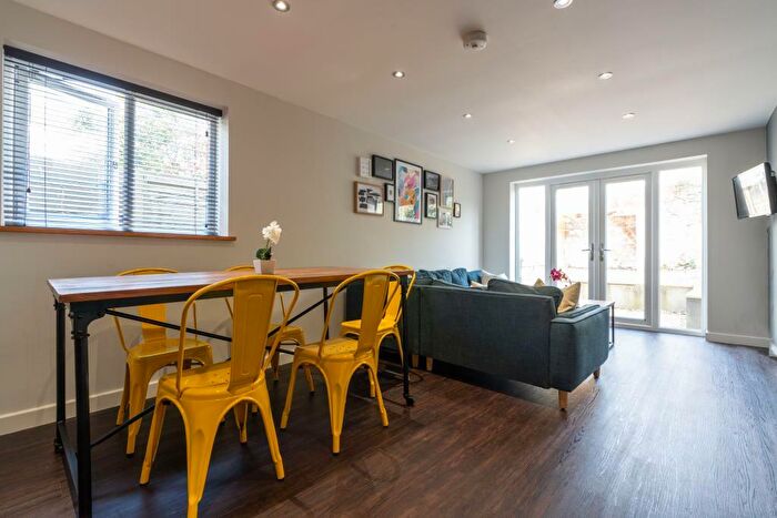 7 Bedroom Terraced House To Rent In Bedford Street, Cardiff, CF24