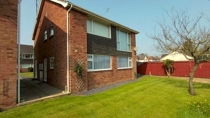 2 Bedroom Maisonette To Rent In Bijou Court, Kingsholm, GL1