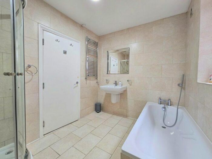 2 Bedroom Flat To Rent In Alexandra Road, London, SW19