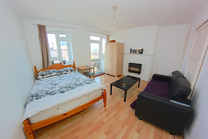 3 Bedroom Property To Rent In Pinchin Street, London, E1