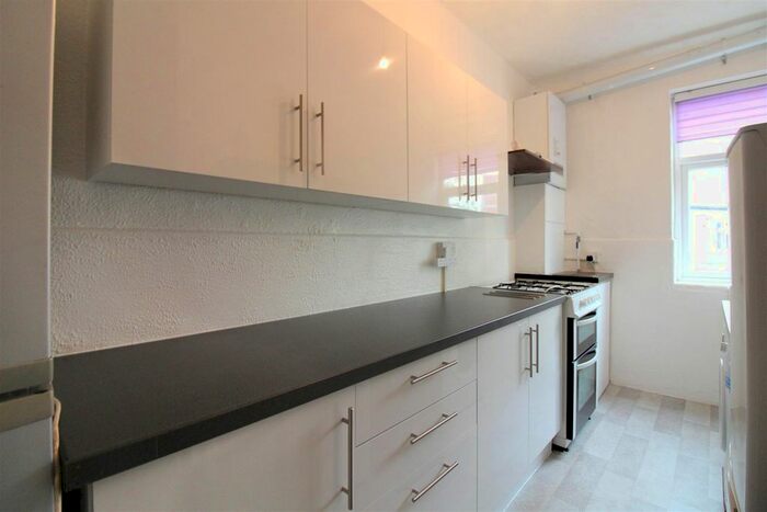 4 Bedroom Flat To Rent In Longbridge Road, Dagenham, Essex, RM8