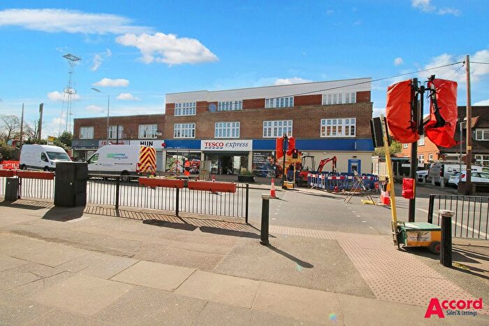 2 Bedroom Flat To Rent In A Front Lane, Upminster, RM14