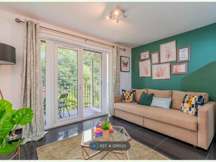 3 Bedroom Flat To Rent In Warren Avenue, Southampton SO16