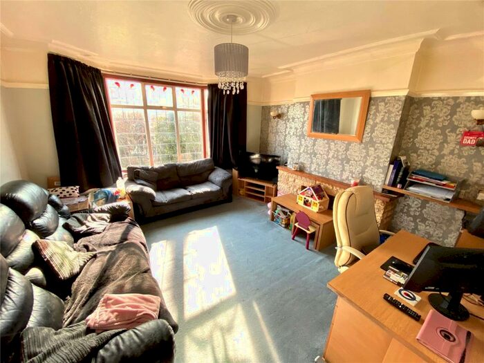 3 Bedroom Detached House For Sale In Daws Heath Road, Rayleigh, Essex, SS6