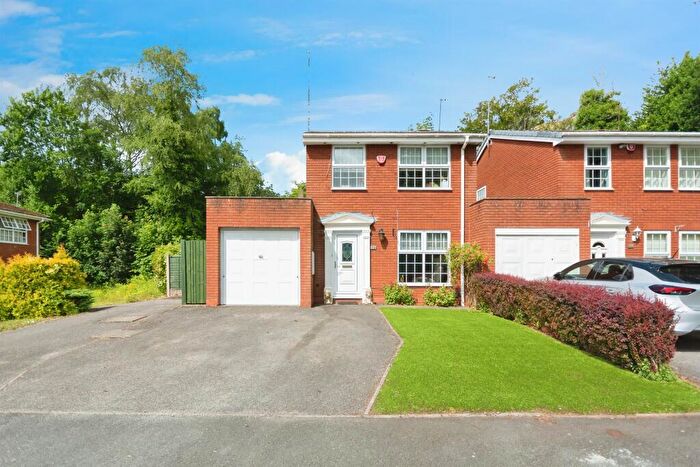 3 Bedroom Link Detached House For Sale In Milner Way, Birmingham, B13