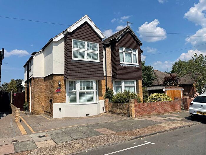 3 Bedroom Semi-Detached House For Sale In Chestnut Road, Ashford, TW15