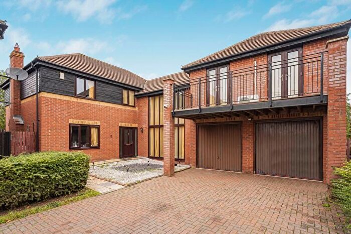 5 Bedroom Detached House For Sale In Winstanley Lane, Milton Keynes, MK5