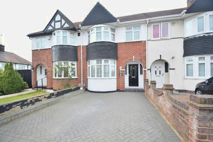 3 Bedroom Terraced House To Rent In River Way, Luton LU3
