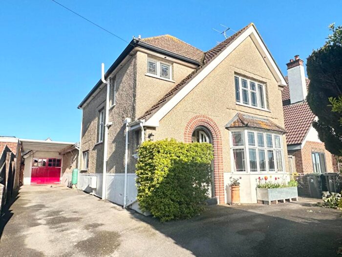 4 Bedroom Detached House To Rent In Mount Pleasant Ave South, Radipole, Weymouth, DT3