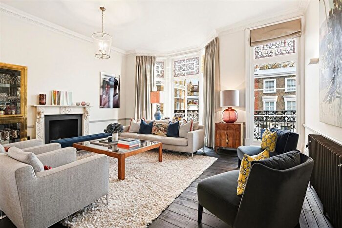 4 Bedroom Property To Rent In Oakley Street, Chelsea, SW3
