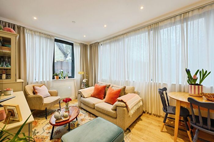 1 Bedroom Flat For Sale In Station Road, Redhill, Surrey, RH1