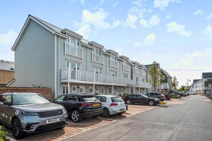 4 Bedroom Town House For Sale In Green Park Village, Berkshire, RG2