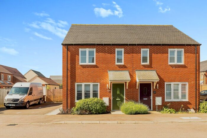 2 Bedroom Semi-Detached House For Sale In Swift Drive, Bodicote, Banbury, OX15