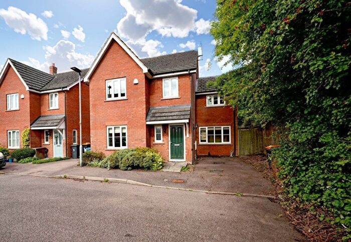 4 Bedroom Terraced House For Sale In Beanfield Close, Riseley, Bedford, MK44