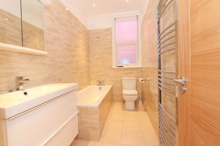 2 Bedroom Flat To Rent In Lordship Road, London, N16