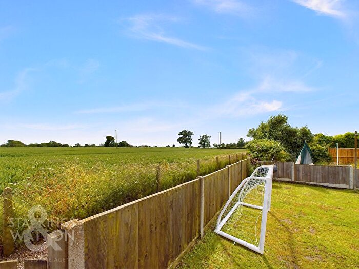 3 Bedroom Semi-Detached Bungalow For Sale In Acle Road, Moulton St. Mary, Norwich, NR13