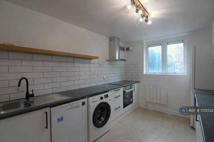 2 Bedroom Flat To Rent In Beauclere House, Sutton, SM2