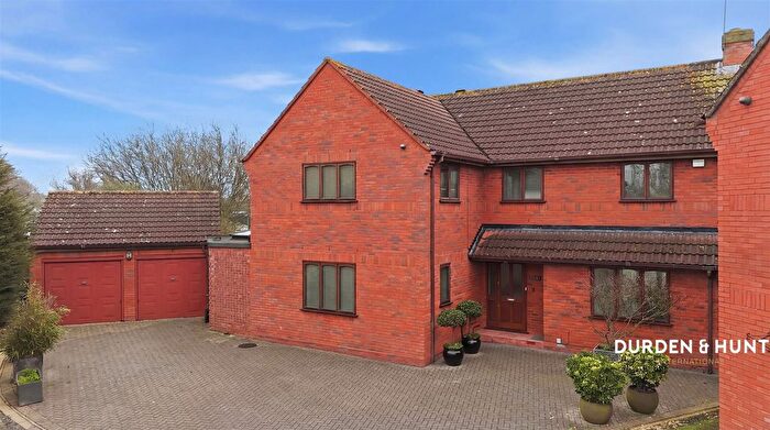 6 Bedroom Detached House For Sale In Tyle Green, Emerson Park, RM11