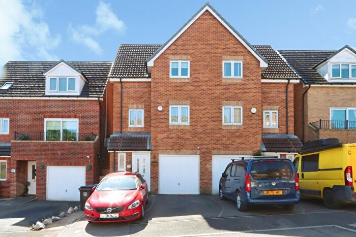 3 Bedroom Semi-Detached House For Sale In Booker Close, Inkersall, Chesterfield, S43