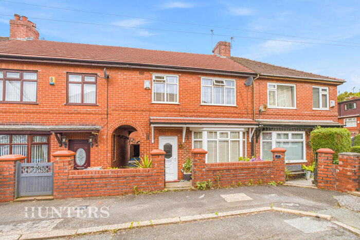 3 Bedroom Town House For Sale In Gracie Avenue, Oldham, OL1