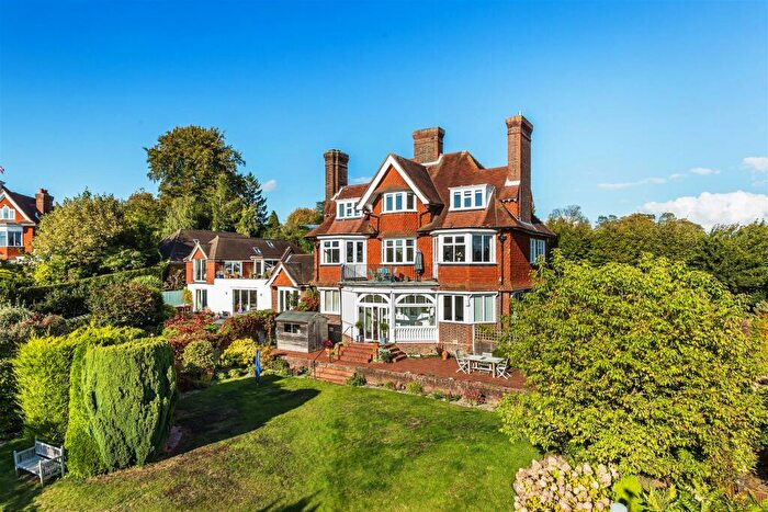 3 Bedroom Apartment To Rent In Warwicks Bench, Guildford, Surrey, GU1
